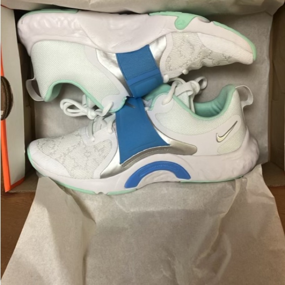 Nike Shoes - Picture 2 of 4